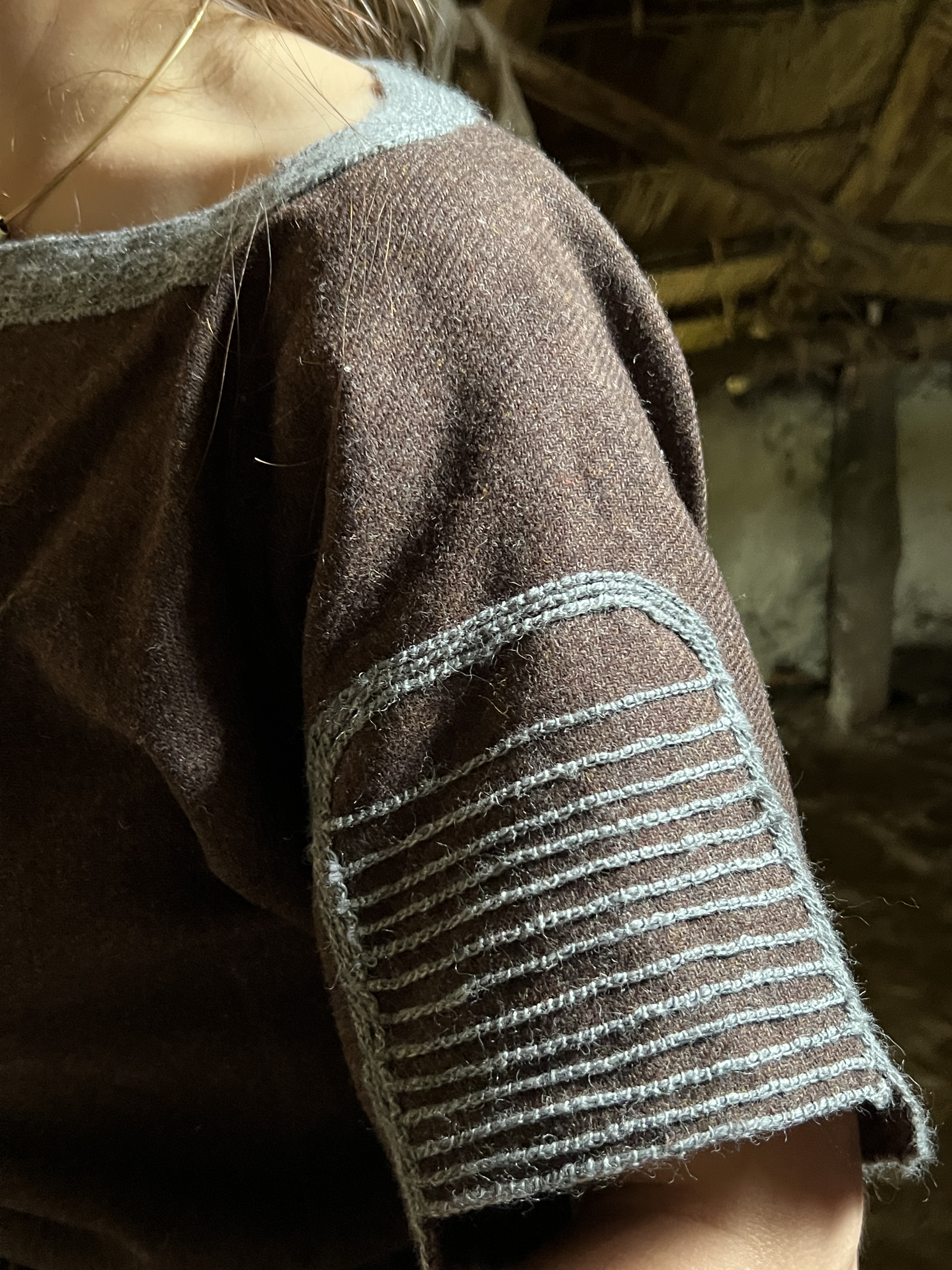 Reconstitution d’une manche brodée de la blouse de Skrydstrup