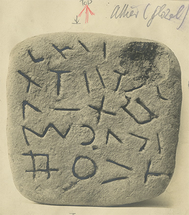 Tablette inscrite en argile Découverte le 24 août 1926 par Antonin Morlet