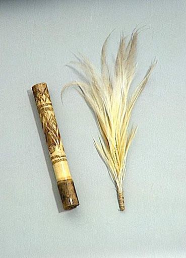 Etui et bouquet de plumes