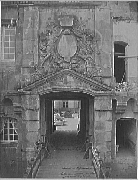 Restauration du château de Saint-Germain-en-Laye ; porche d'entrée