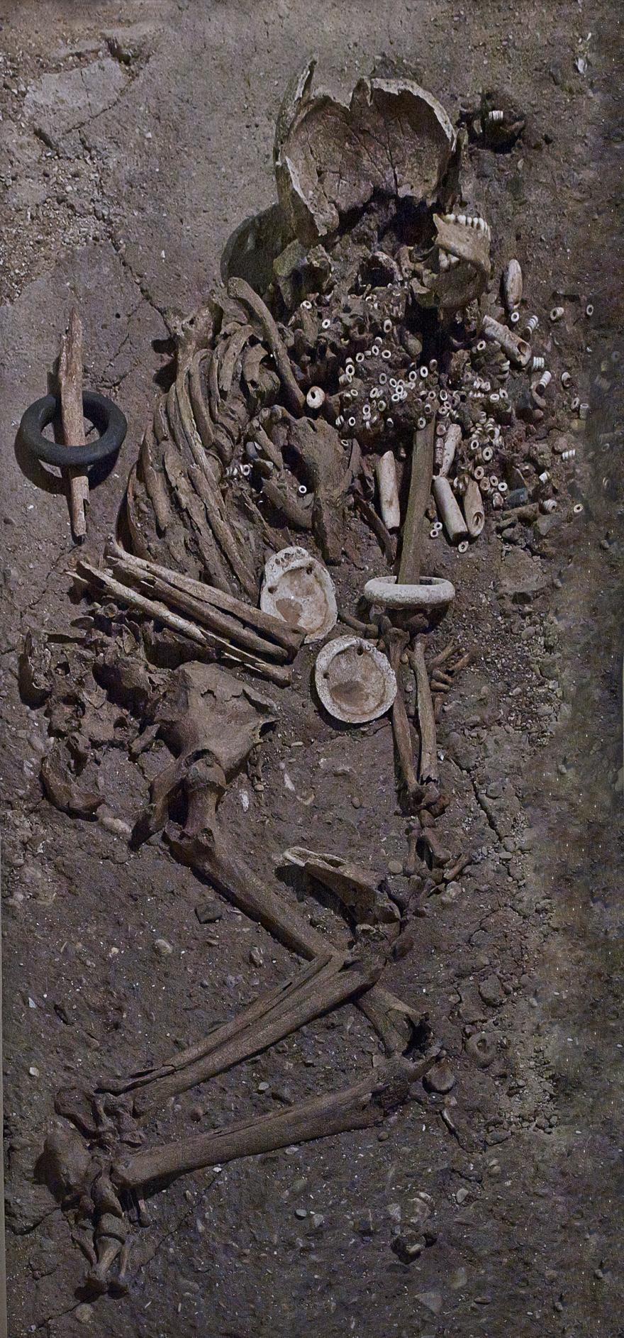 Sépulture féminine