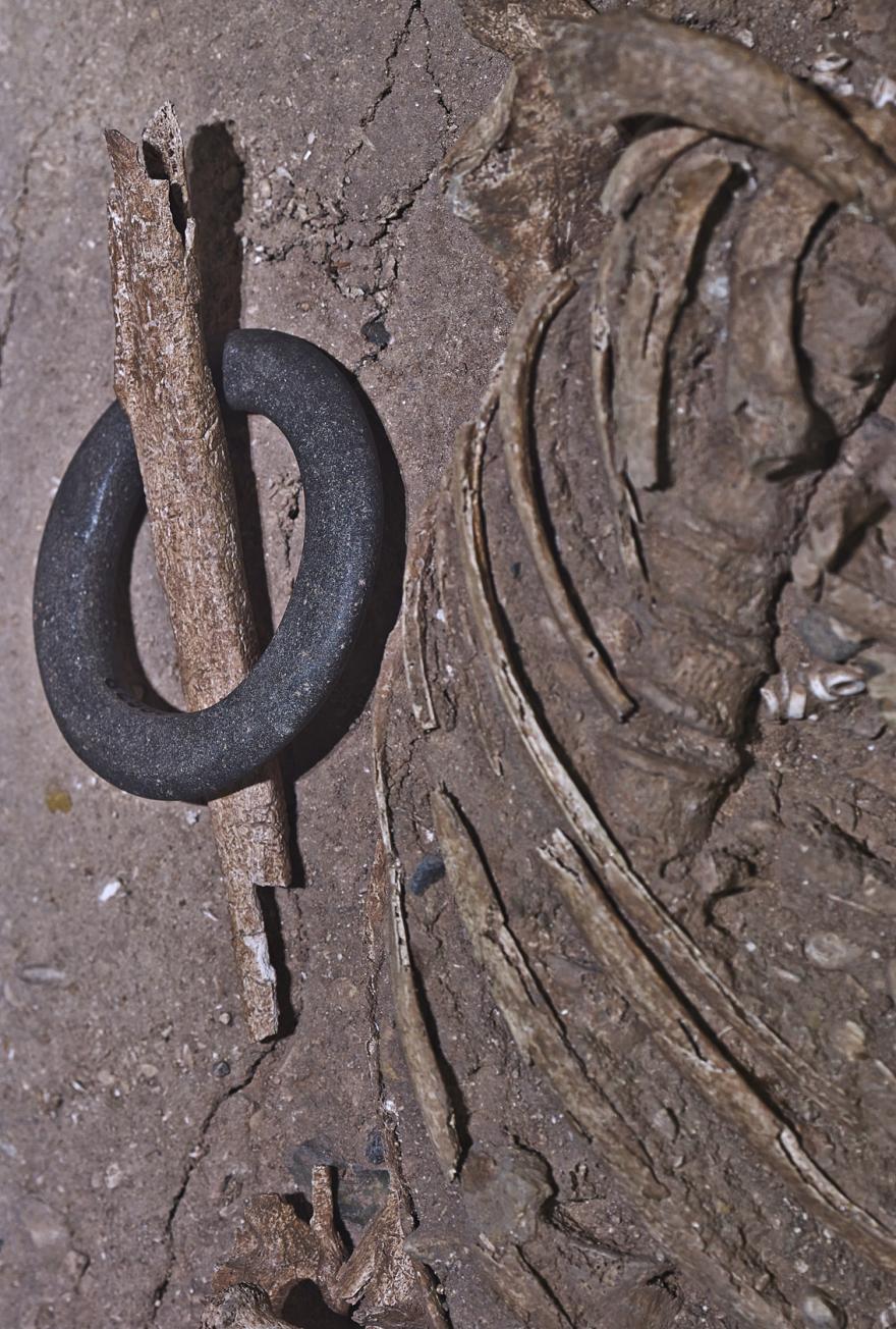 Sépulture féminine (détail)