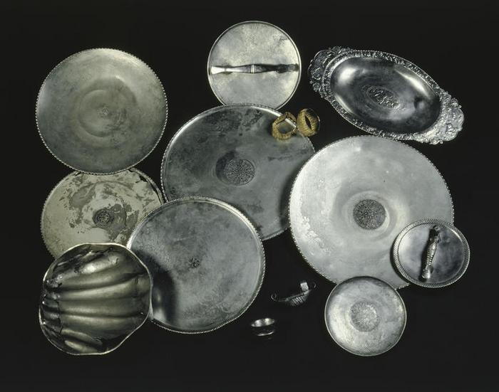 Plat - vaisselle - miroir - bracelet - assiettes - vase - coupe