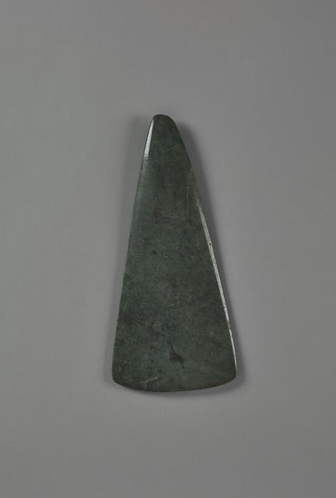 Hache polie en jadéite