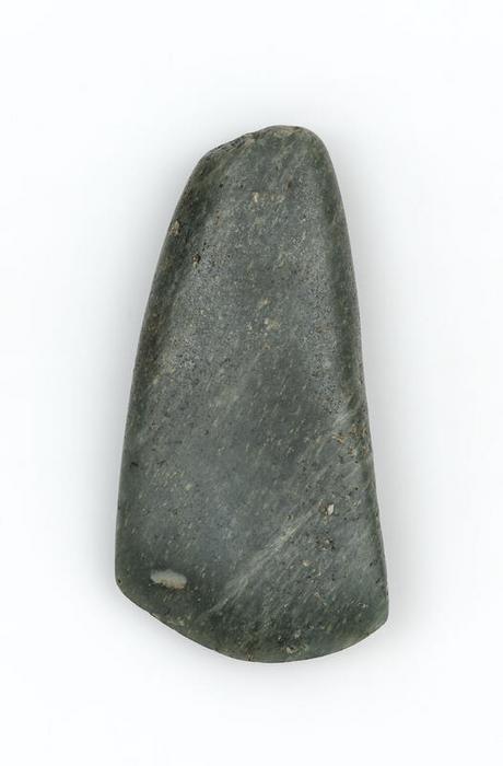 Hache polie en Chlromélanite