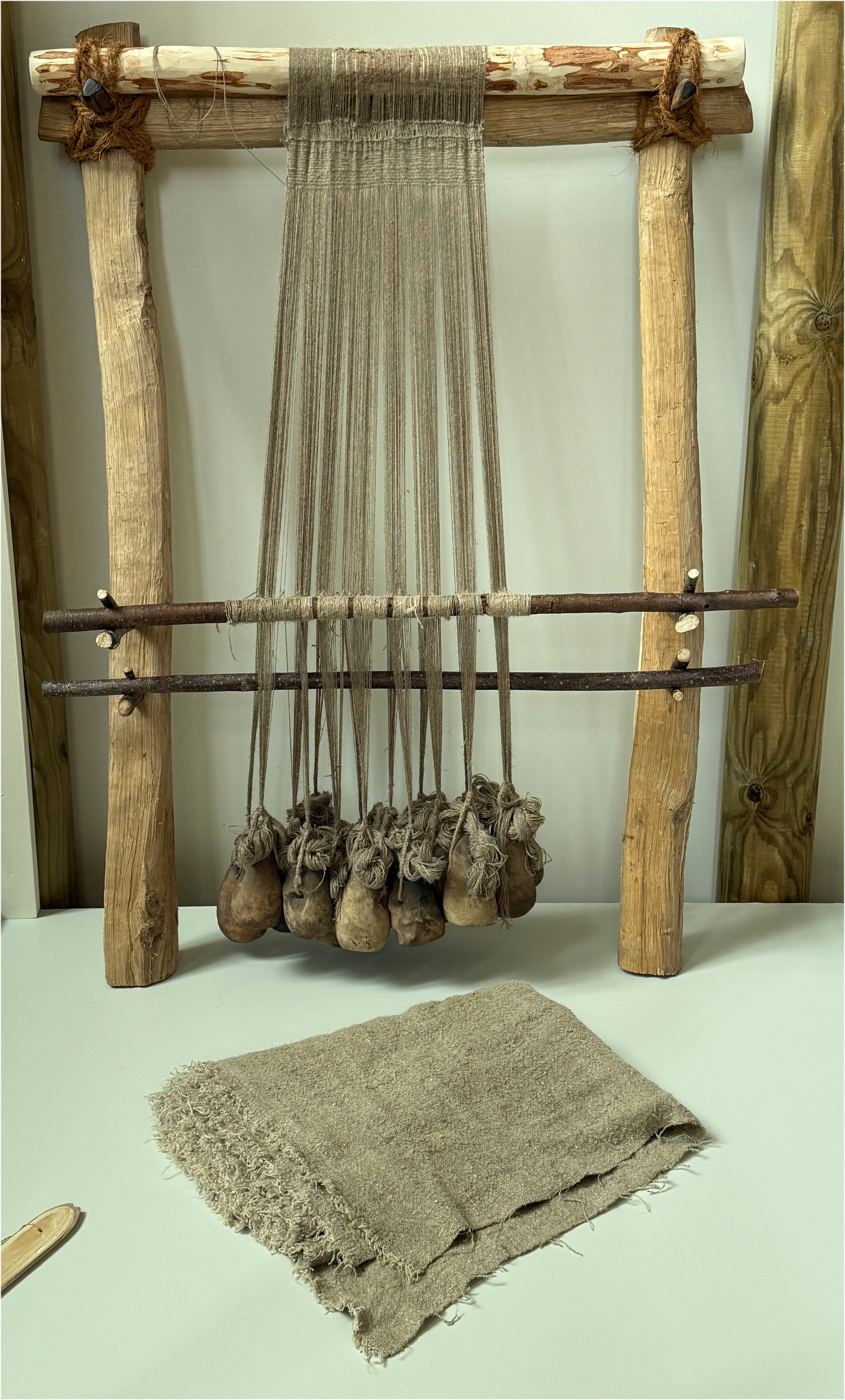 Reconstitution d’un métier à tisser