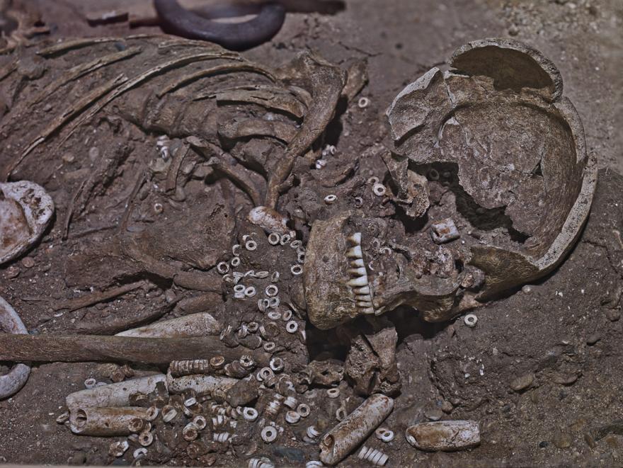 Sépulture féminine (détail)