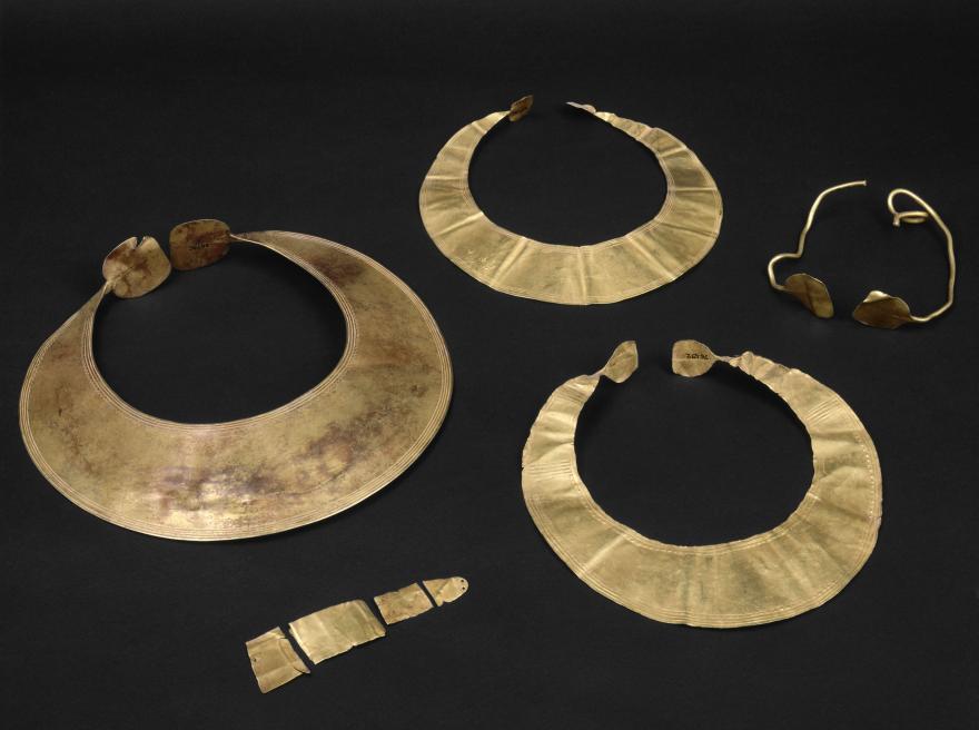 Media Name: o_lunules_torque_bandeau_bronze.jpg